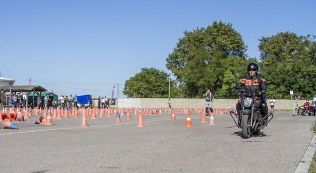 Ha változik a KRESZ, mindenki motorra ül